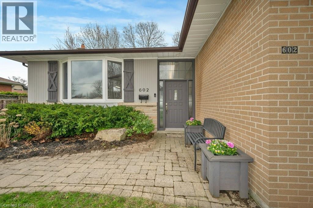 602 STEPHENS Crescent, Oakville, Ontario, L6K1Y3 — Photo 2