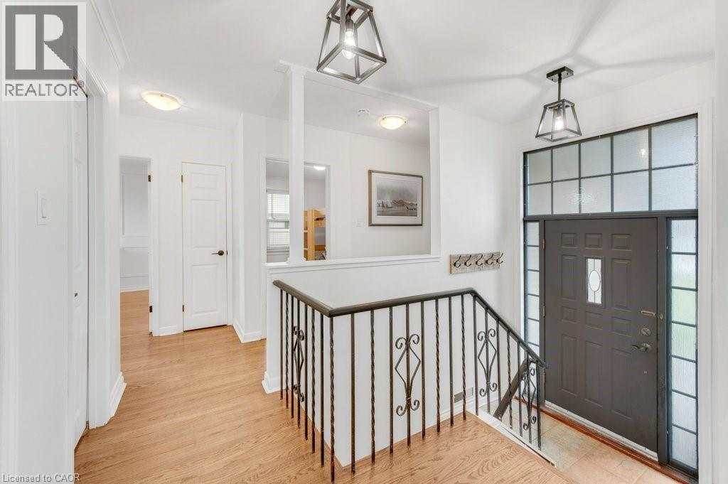 602 STEPHENS Crescent, Oakville, Ontario, L6K1Y3 — Photo 3