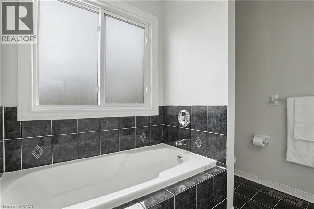 236 FITZGERALD Crescent, Milton, Ontario, L9T5Y4 — Photo 19