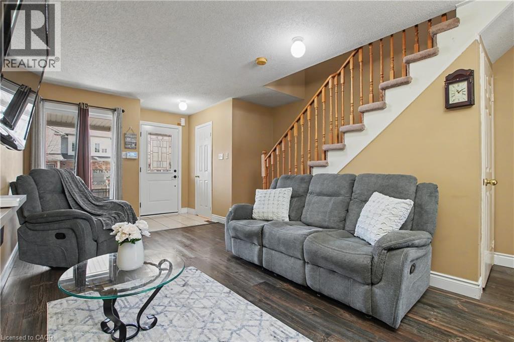 236 FITZGERALD Crescent, Milton, Ontario, L9T5Y4 — Photo 8