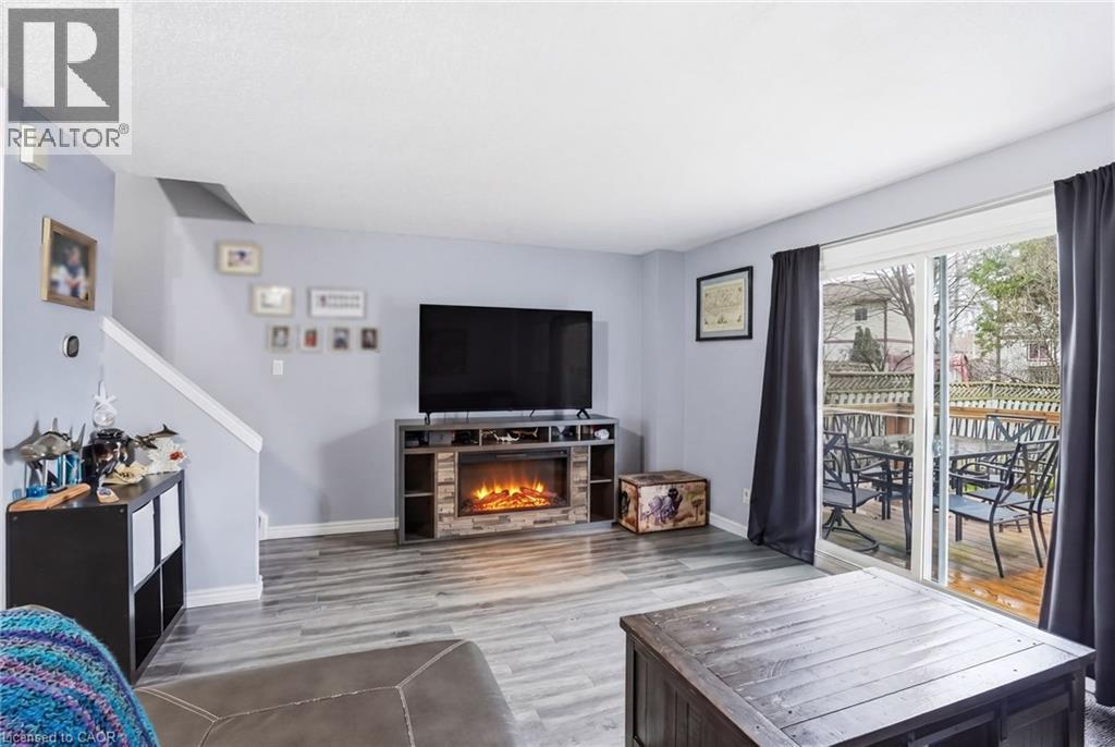 16 ENFIELD Crescent, Brantford, Ontario, N3P1B2 — Photo 10