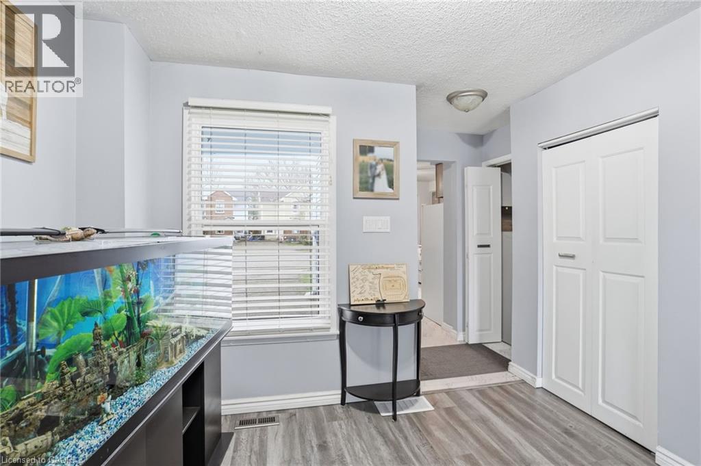 16 ENFIELD Crescent, Brantford, Ontario, N3P1B2 — Photo 15