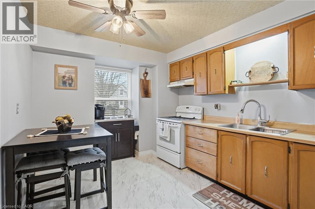 16 ENFIELD Crescent, Brantford, Ontario, N3P1B2 — Photo 4