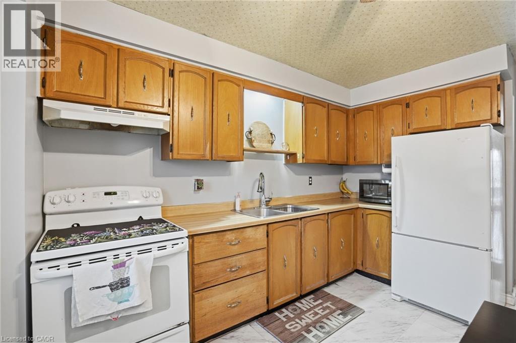 16 ENFIELD Crescent, Brantford, Ontario, N3P1B2 — Photo 7