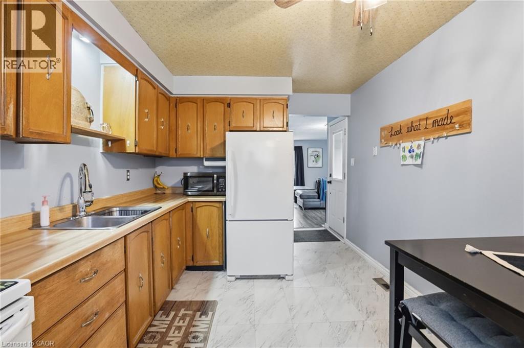 16 ENFIELD Crescent, Brantford, Ontario, N3P1B2 — Photo 8