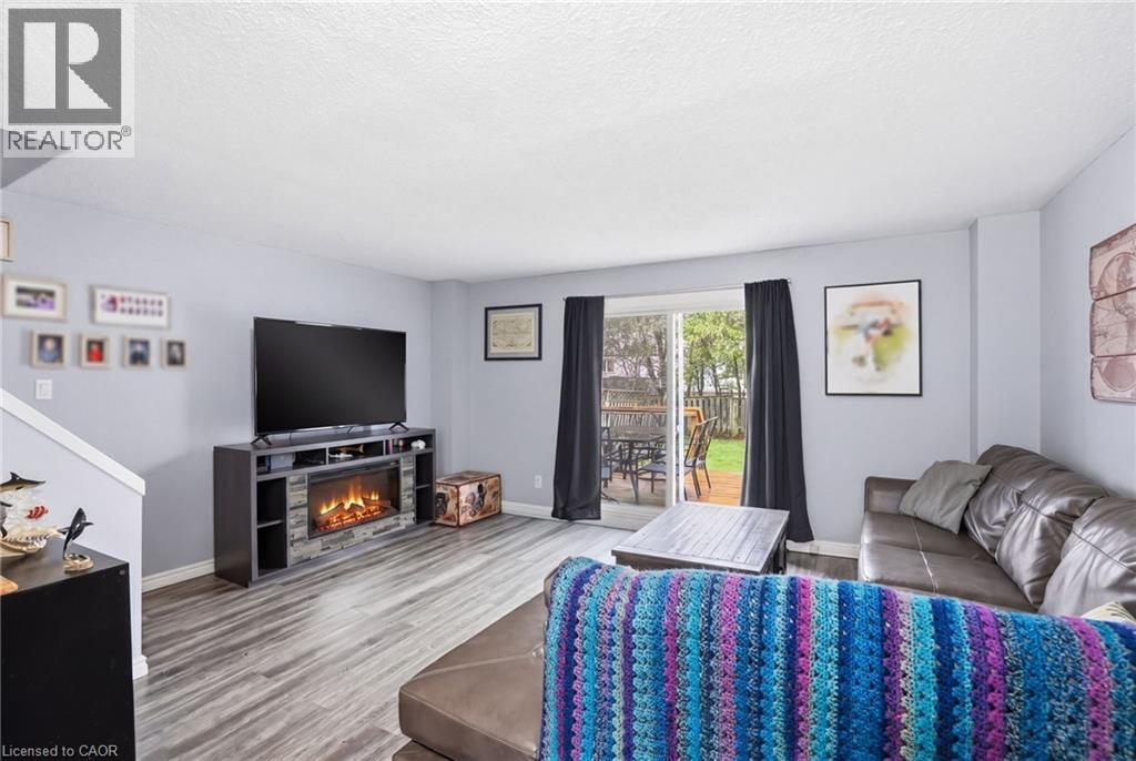 16 ENFIELD Crescent, Brantford, Ontario, N3P1B2 — Photo 9