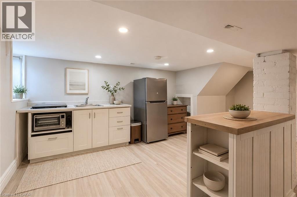 11 AIKMAN Avenue Unit# B, Hamilton, Ontario, L8M1P6 — Photo 7