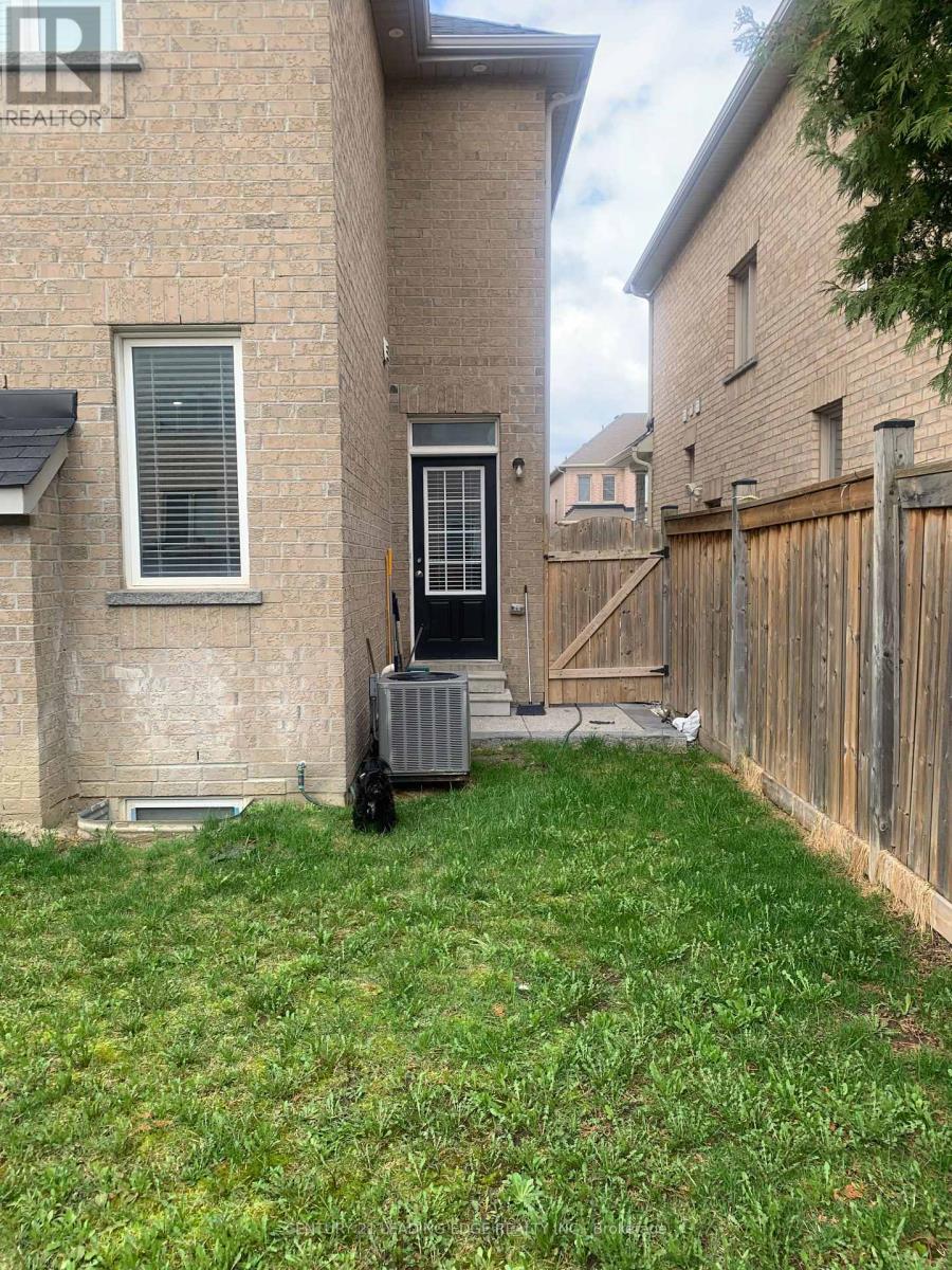 70 CAMPWOOD CRESCENT, Brampton (Bram East), Ontario, L6P0W8 — Photo 2