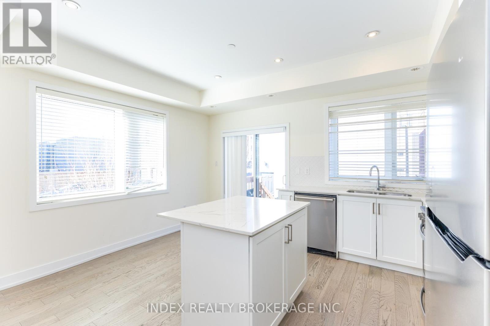 82 WILLIAM DUNCAN ROAD, Toronto (Downsview-Roding-CFB), Ontario, M3K0B7 — Photo 11