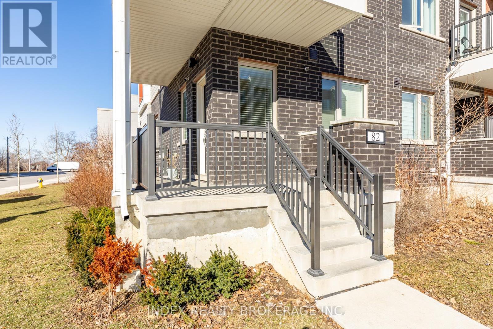 82 WILLIAM DUNCAN ROAD, Toronto (Downsview-Roding-CFB), Ontario, M3K0B7 — Photo 2