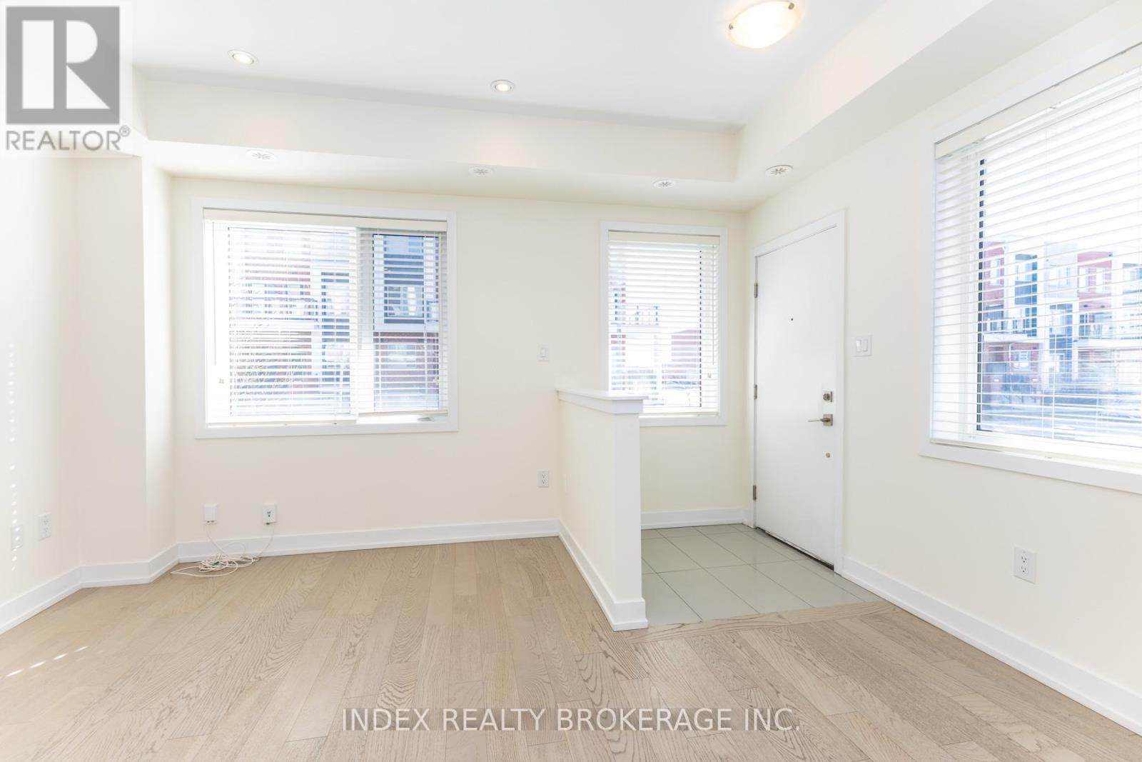 82 WILLIAM DUNCAN ROAD, Toronto (Downsview-Roding-CFB), Ontario, M3K0B7 — Photo 3