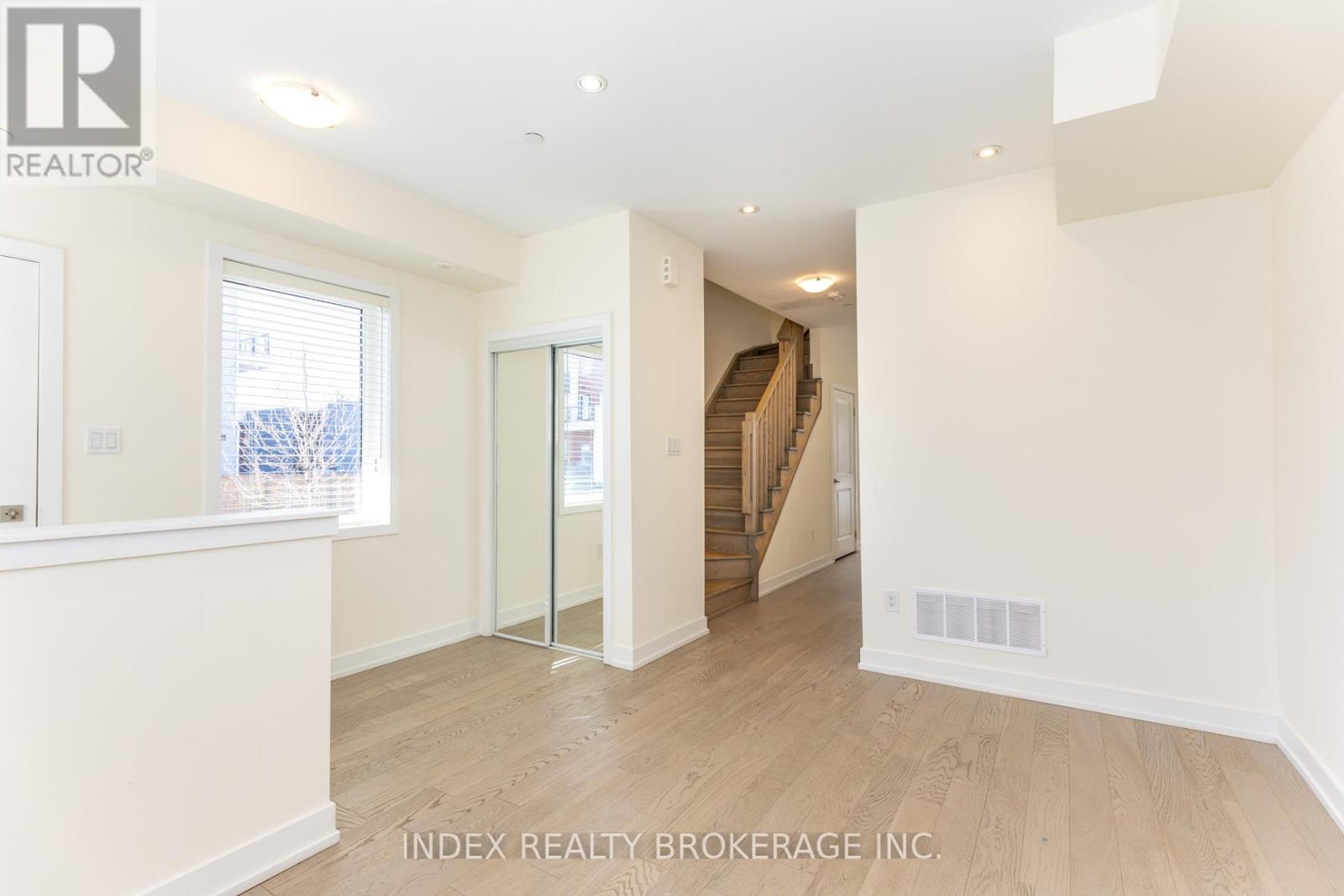 82 WILLIAM DUNCAN ROAD, Toronto (Downsview-Roding-CFB), Ontario, M3K0B7 — Photo 4