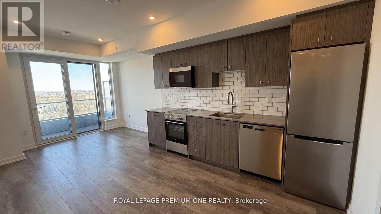 2414 - 15 WELLINGTON STREET S, Kitchener, Ontario, N2G0E4 — Photo 2