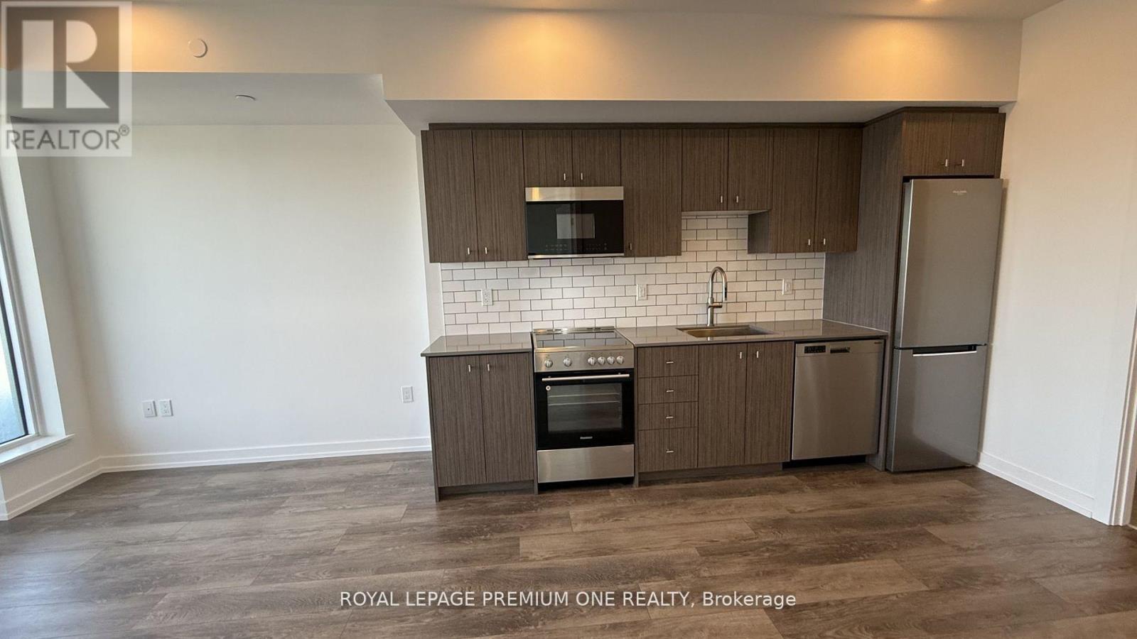 2414 - 15 WELLINGTON STREET S, Kitchener, Ontario, N2G0E4 — Photo 3