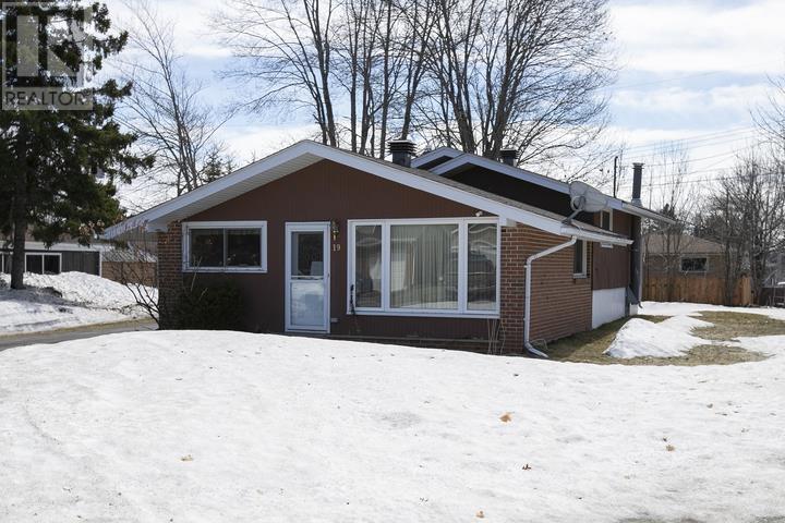 19 Passmore RD, Sault Ste. Marie, Ontario, P6B3T9 — Photo 3