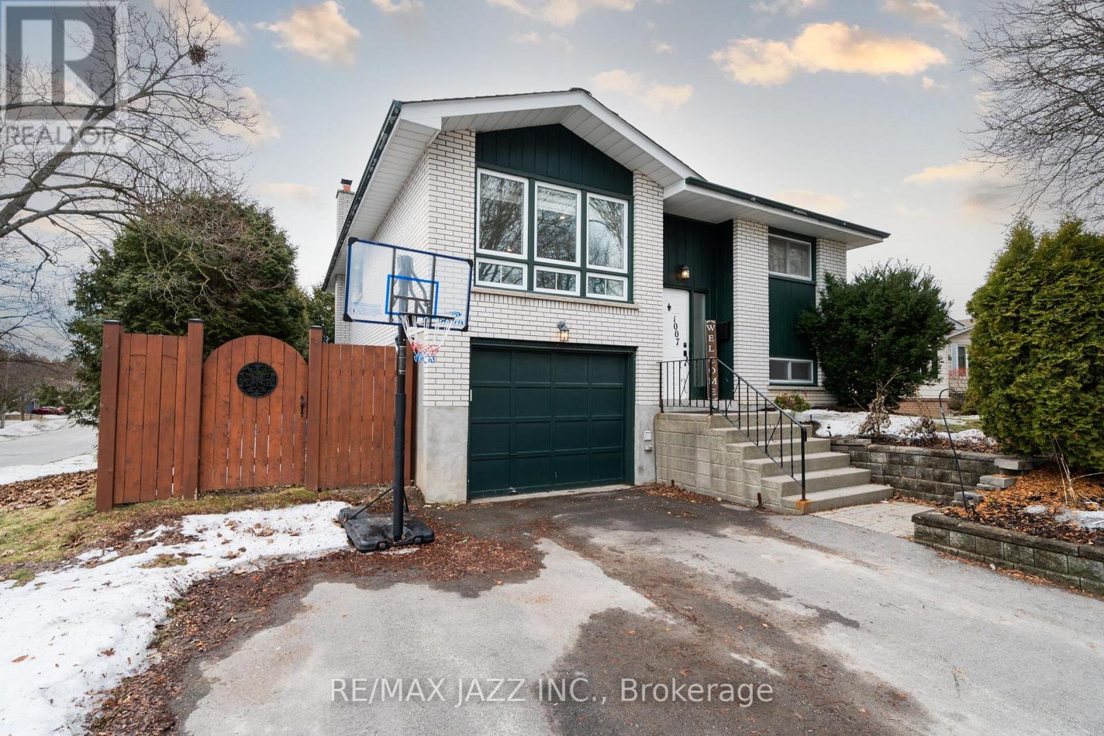 1007 CARDINAL COURT, Oshawa (Eastdale), Ontario, L1G6Y3 — Photo 2