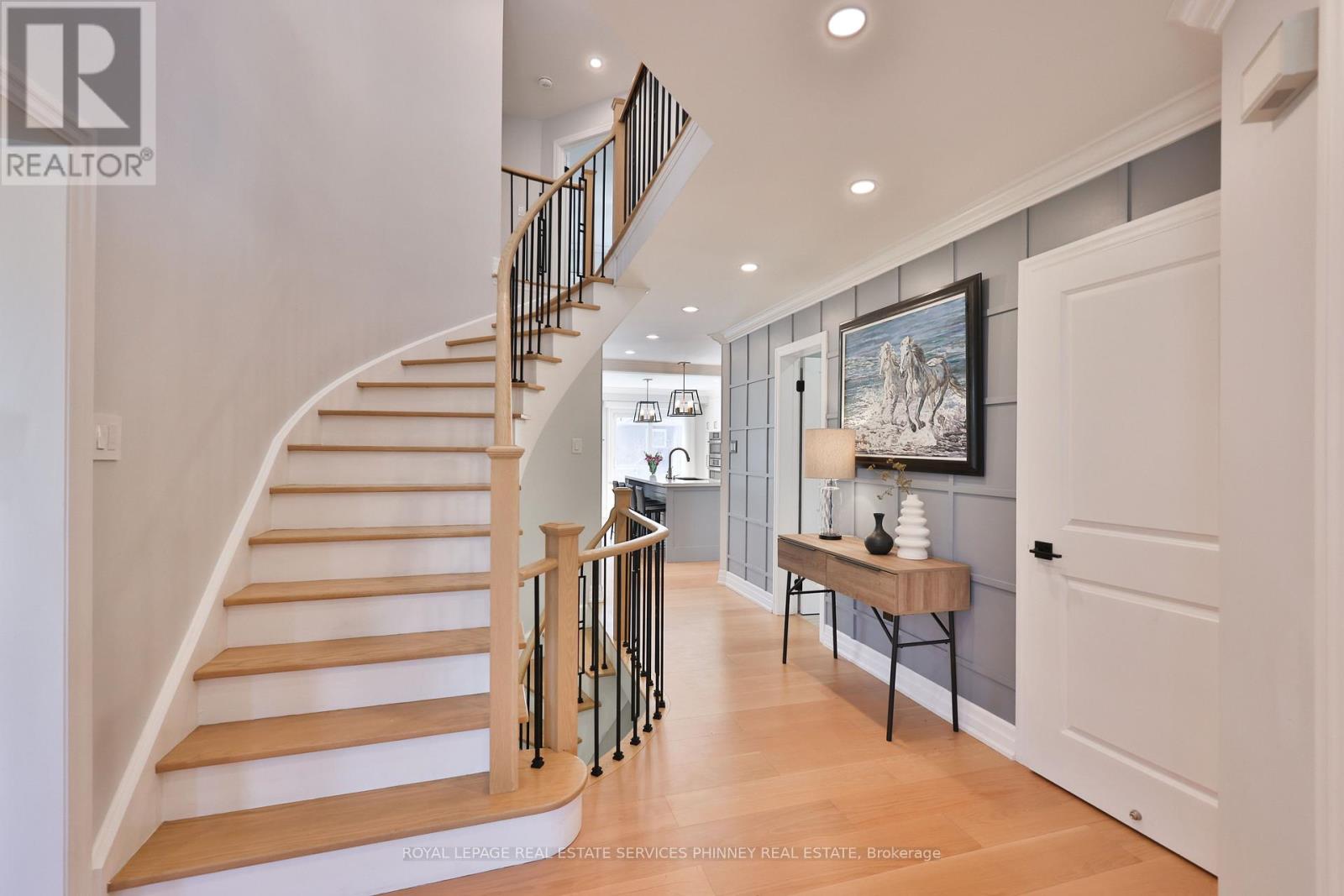 976 SILVER BIRCH TRAIL, Mississauga (Clarkson), Ontario, L5J4S3 — Photo 2