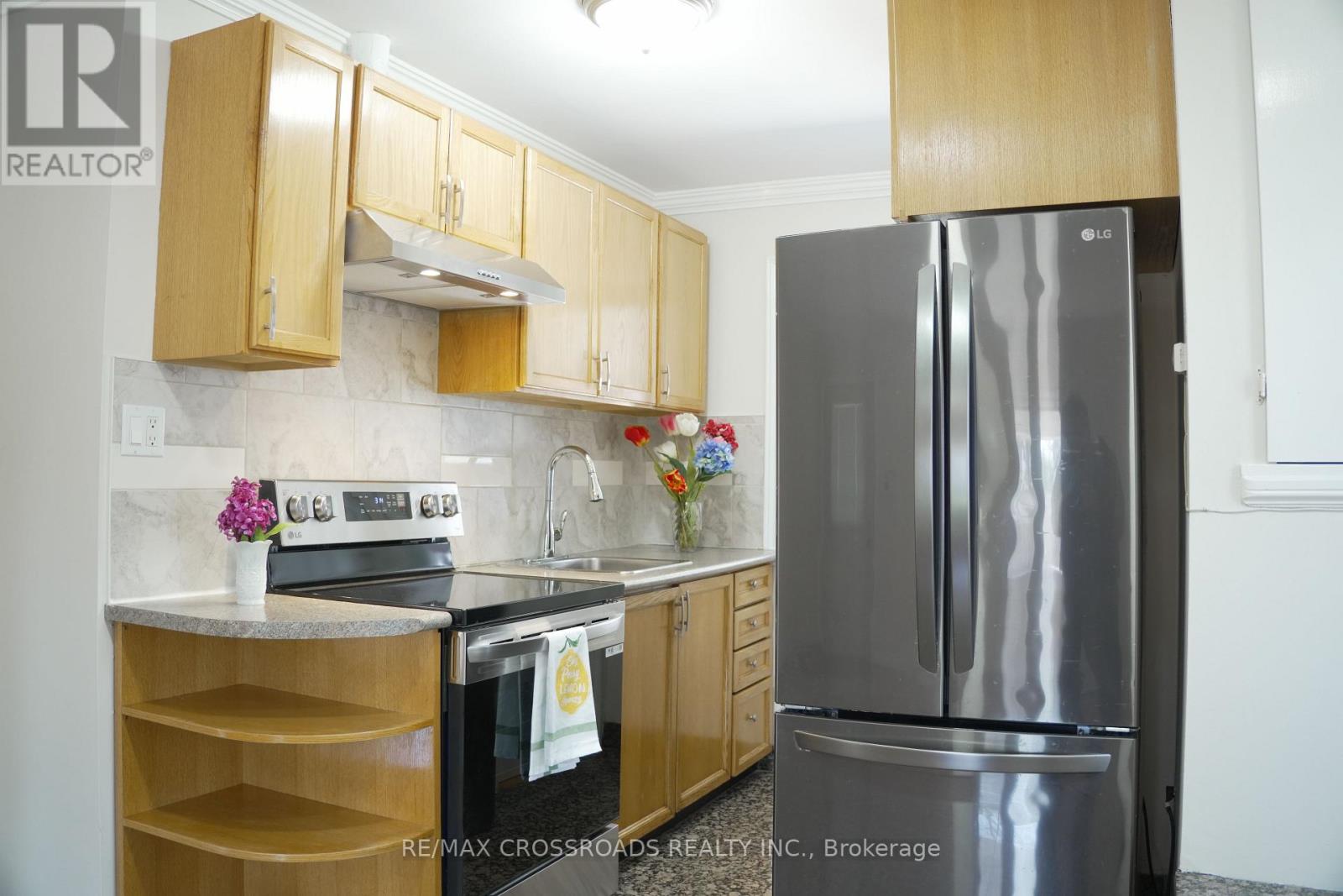 30 HEARST CIRCLE, Toronto (Brookhaven-Amesbury), Ontario, M6M2T7 — Photo 10