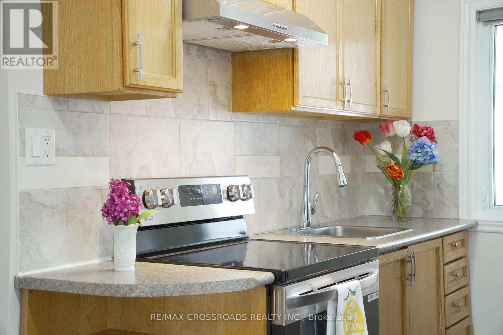 30 HEARST CIRCLE, Toronto (Brookhaven-Amesbury), Ontario, M6M2T7 — Photo 11