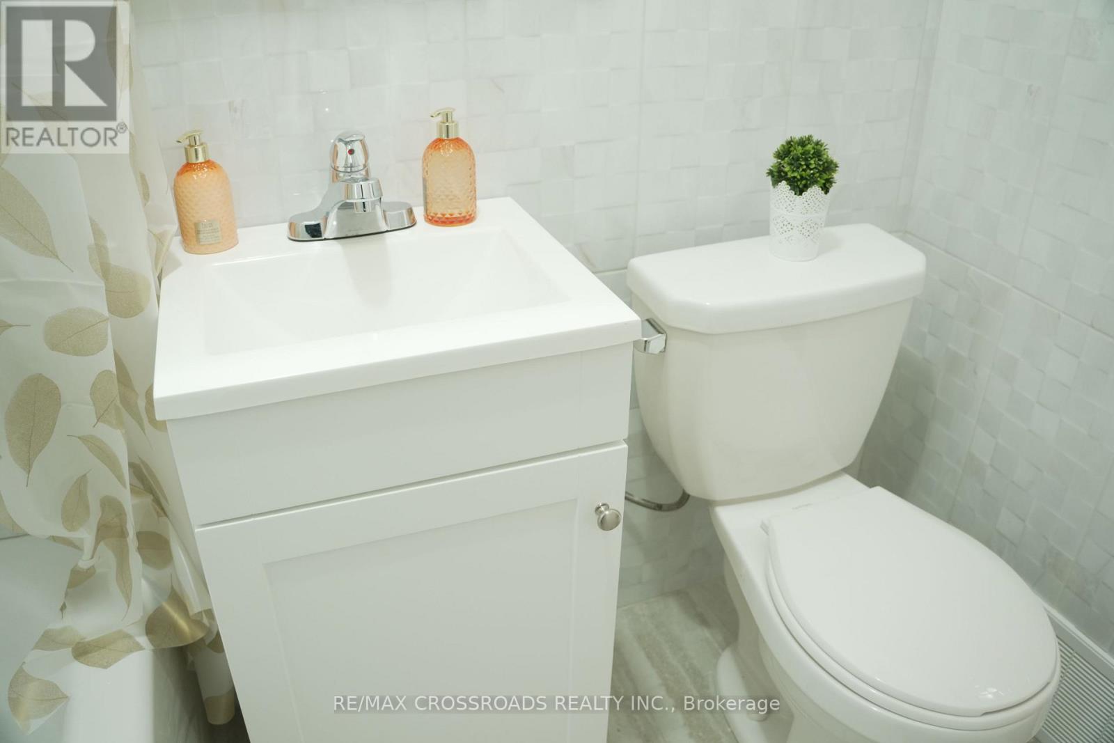 30 HEARST CIRCLE, Toronto (Brookhaven-Amesbury), Ontario, M6M2T7 — Photo 16