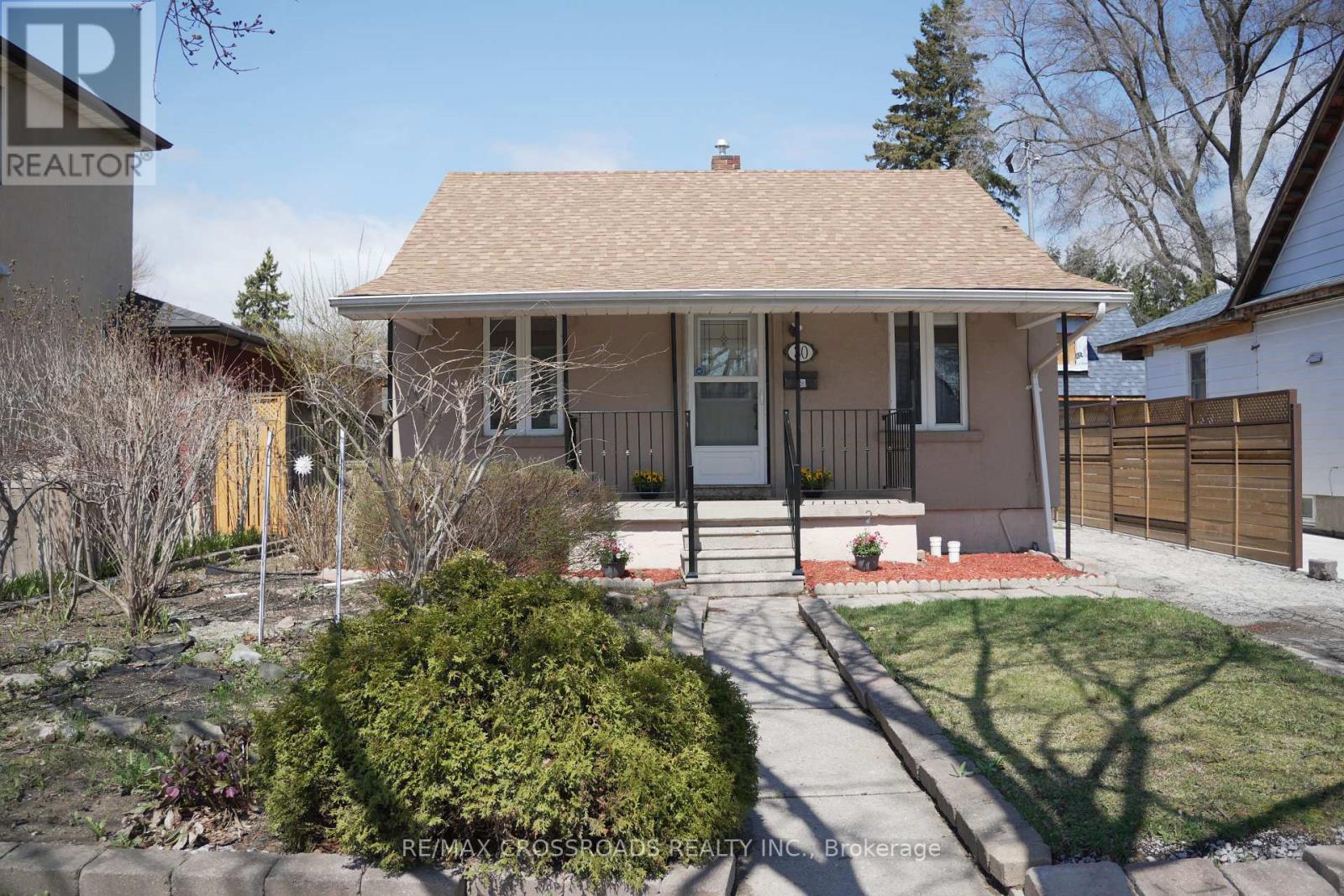 30 HEARST CIRCLE, Toronto (Brookhaven-Amesbury), Ontario, M6M2T7 — Photo 2