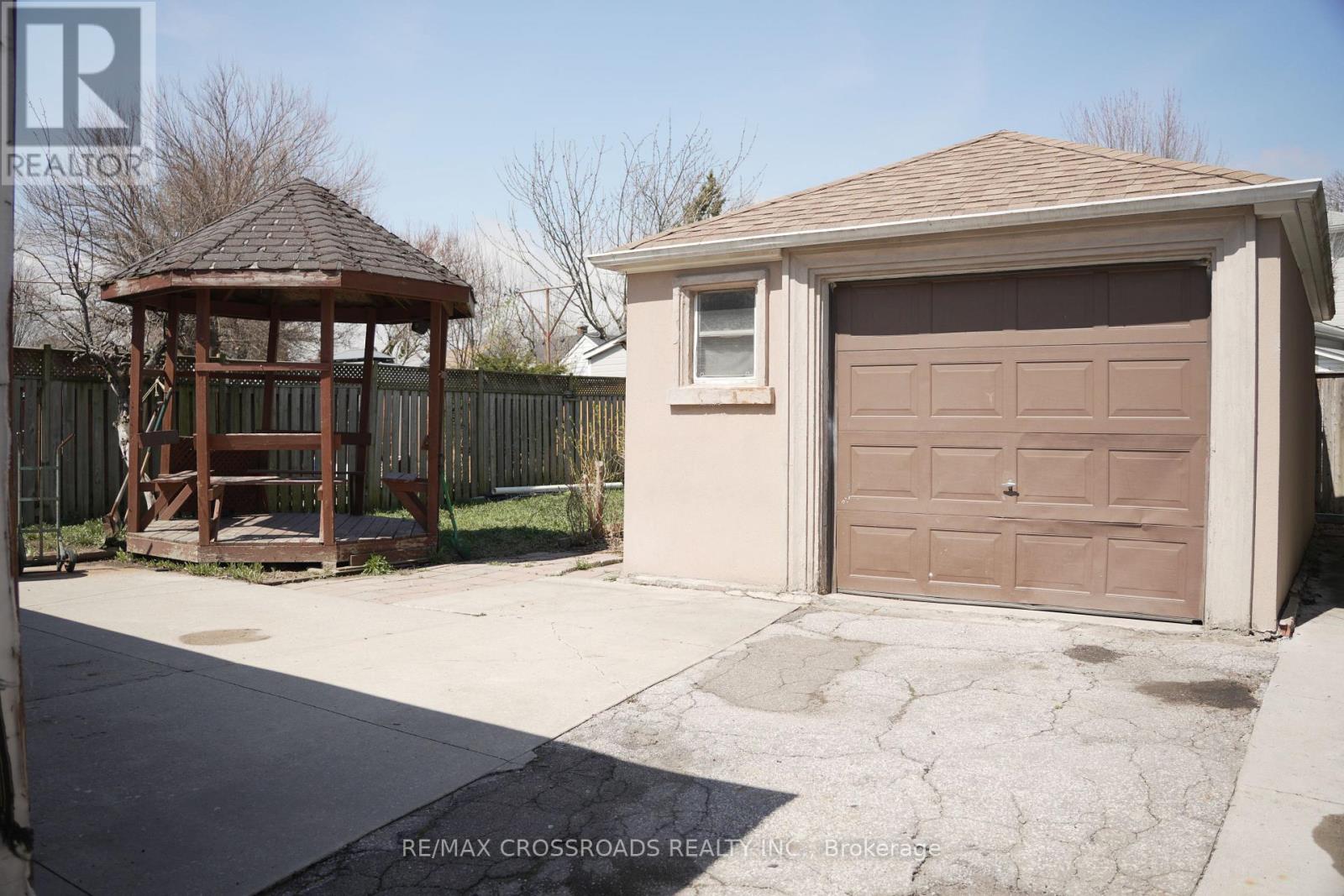 30 HEARST CIRCLE, Toronto (Brookhaven-Amesbury), Ontario, M6M2T7 — Photo 3