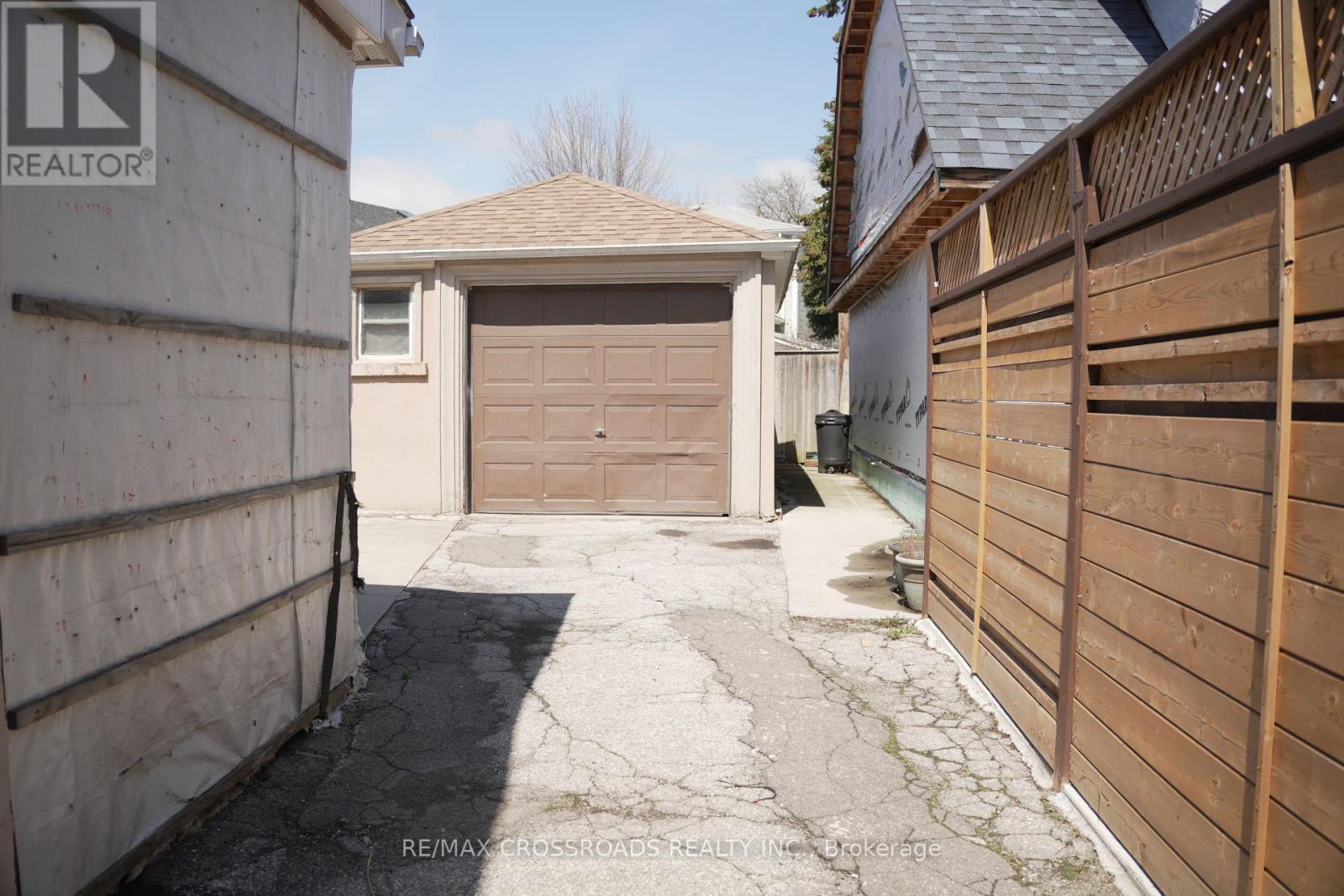 30 HEARST CIRCLE, Toronto (Brookhaven-Amesbury), Ontario, M6M2T7 — Photo 4