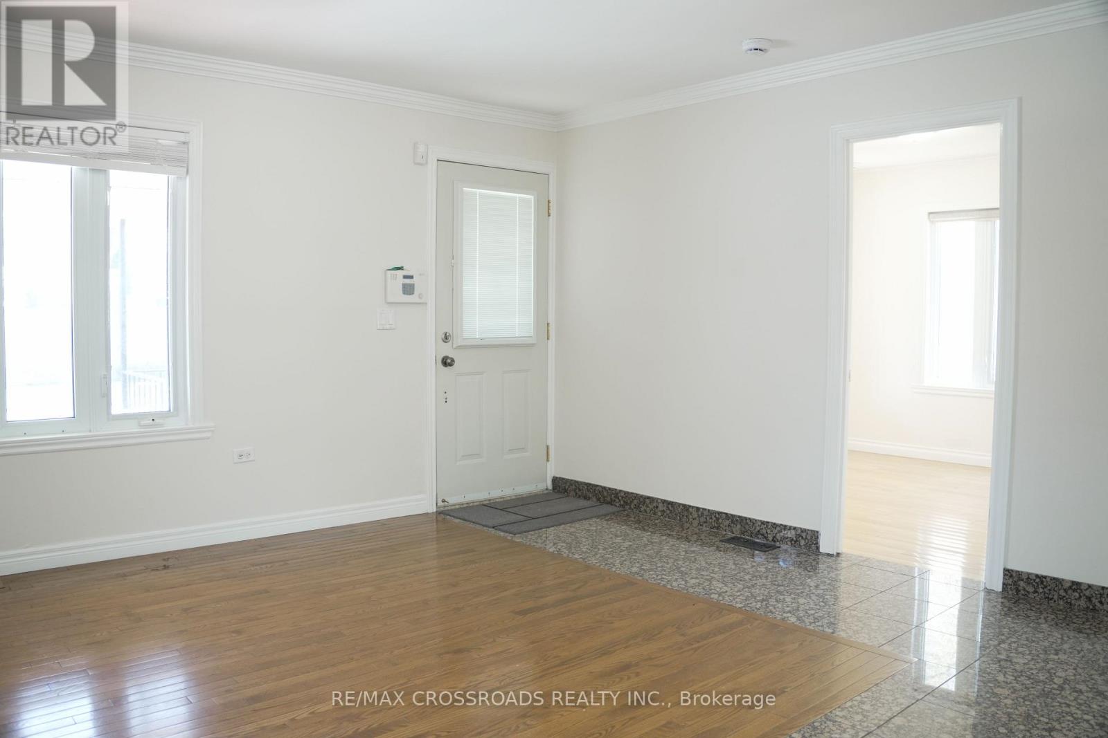 30 HEARST CIRCLE, Toronto (Brookhaven-Amesbury), Ontario, M6M2T7 — Photo 7