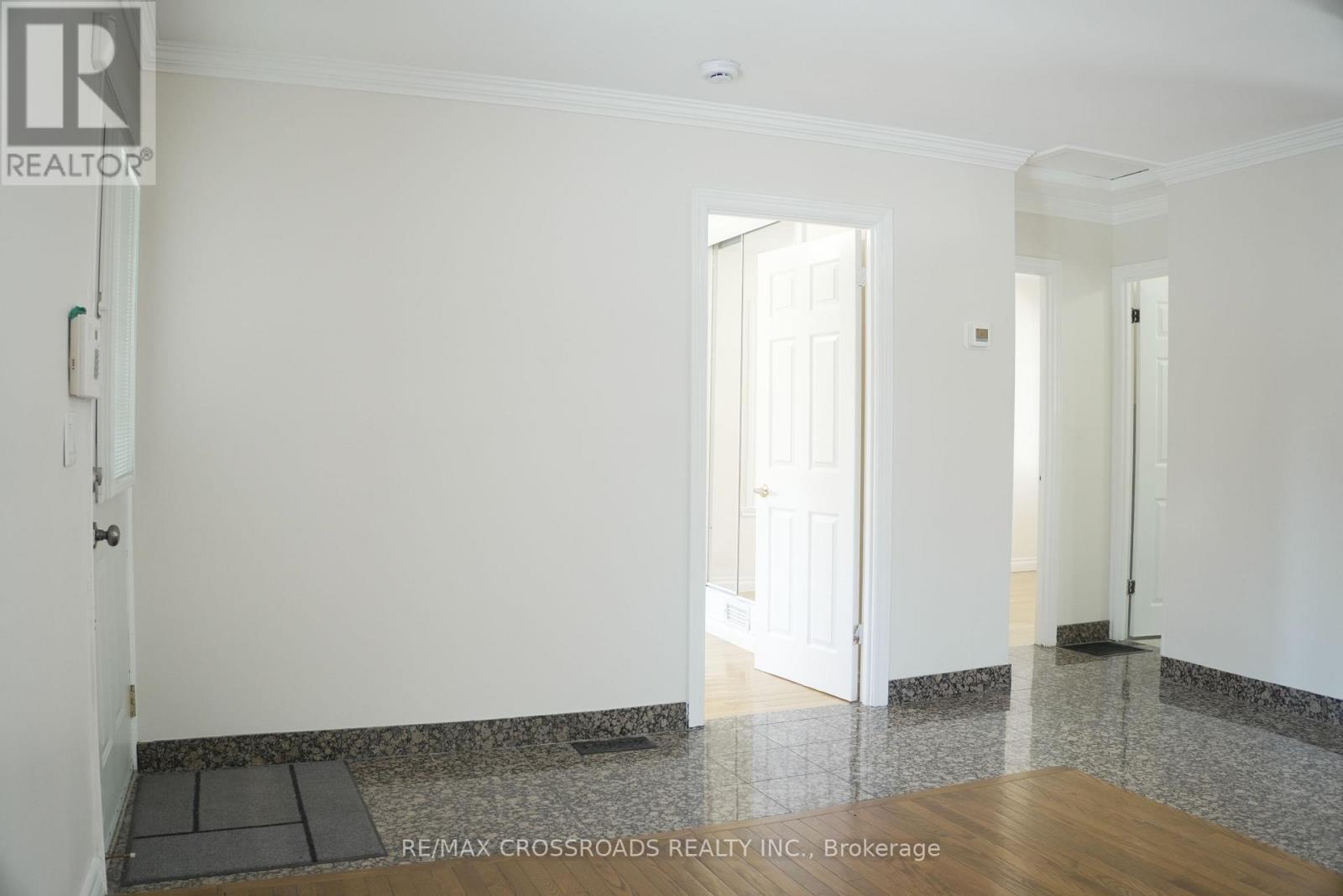 30 HEARST CIRCLE, Toronto (Brookhaven-Amesbury), Ontario, M6M2T7 — Photo 8