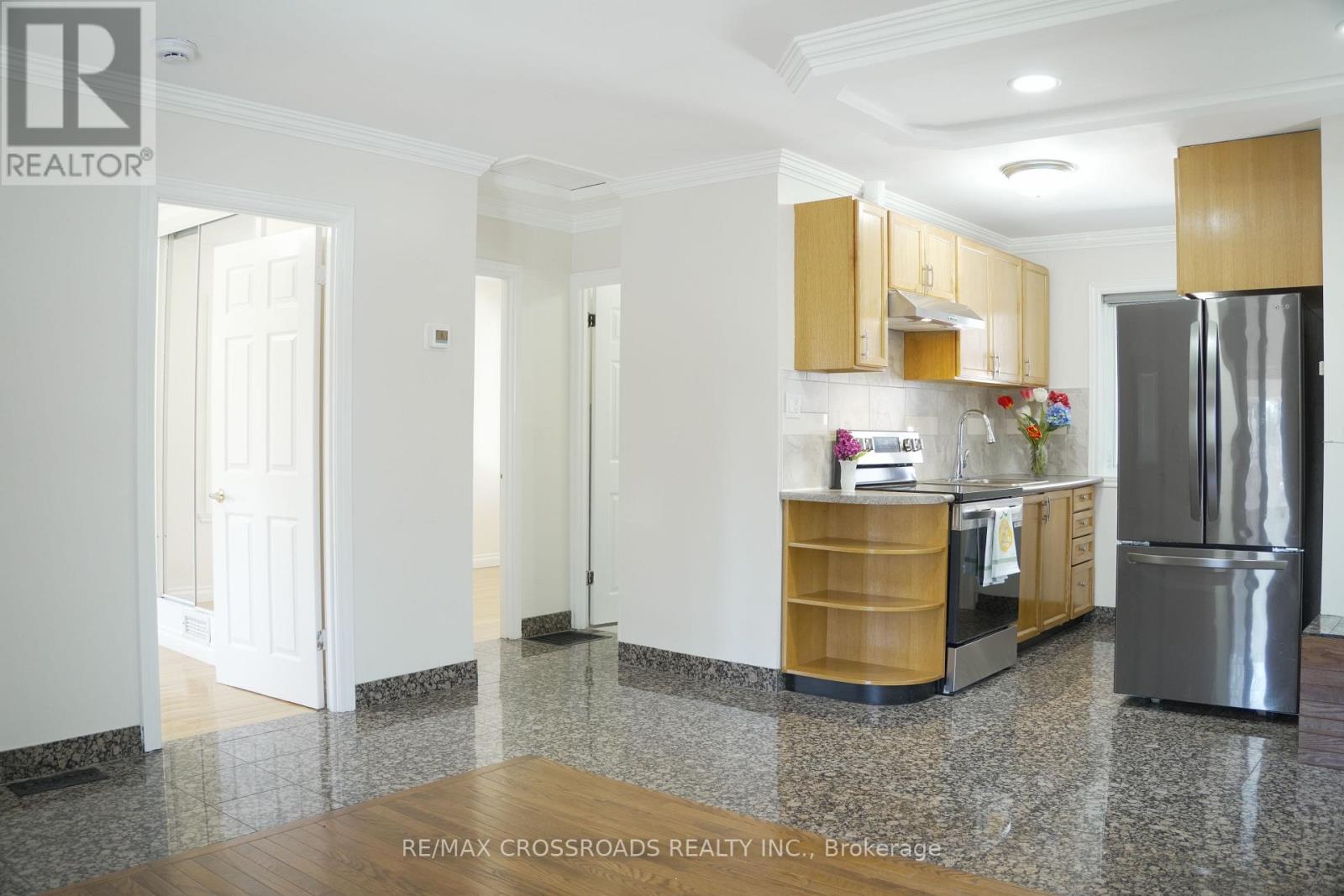 30 HEARST CIRCLE, Toronto (Brookhaven-Amesbury), Ontario, M6M2T7 — Photo 9