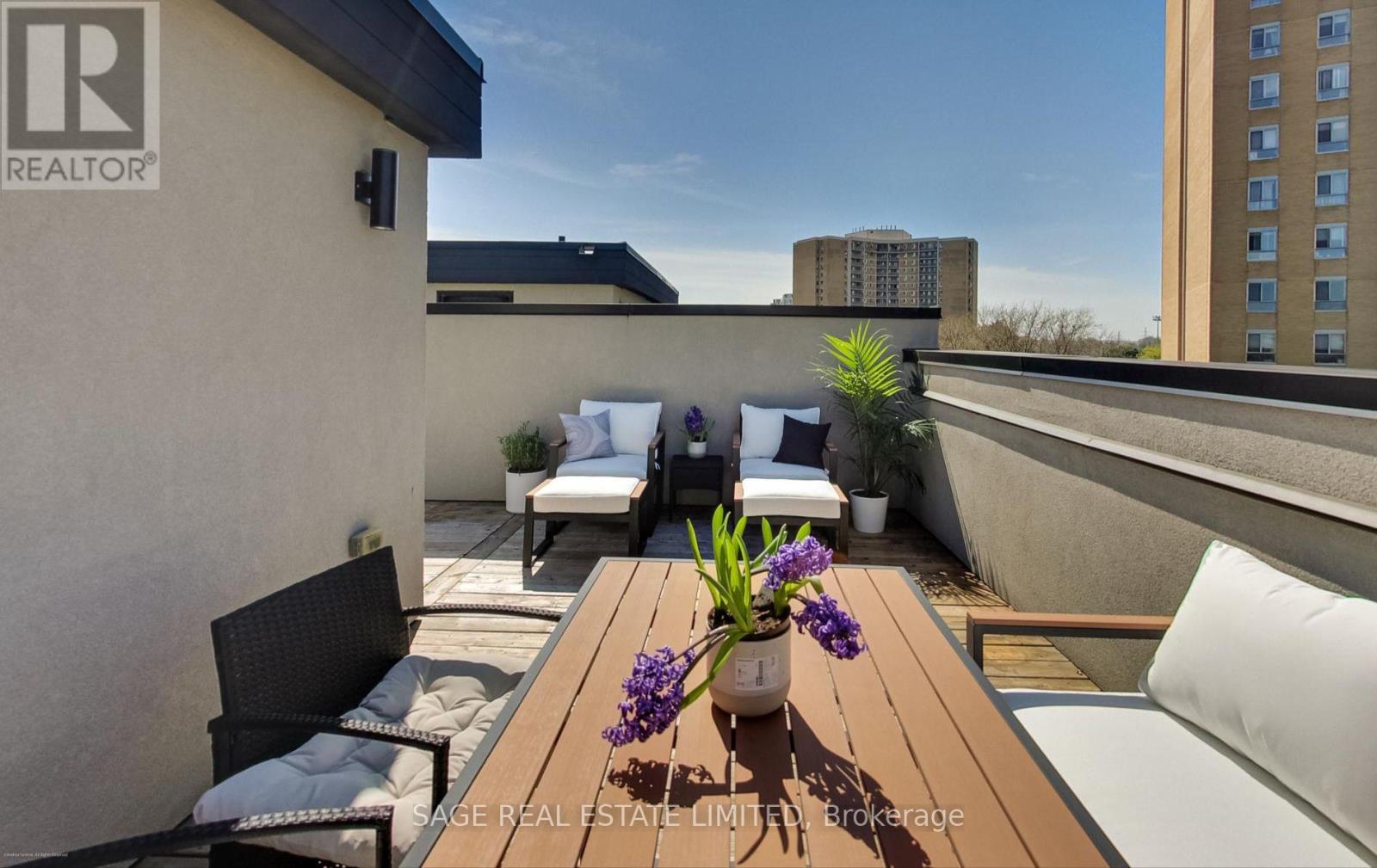 66 PONY FARM DRIVE, Toronto (Willowridge-Martingrove-Richview), Ontario, M9R0B3 — Photo 5