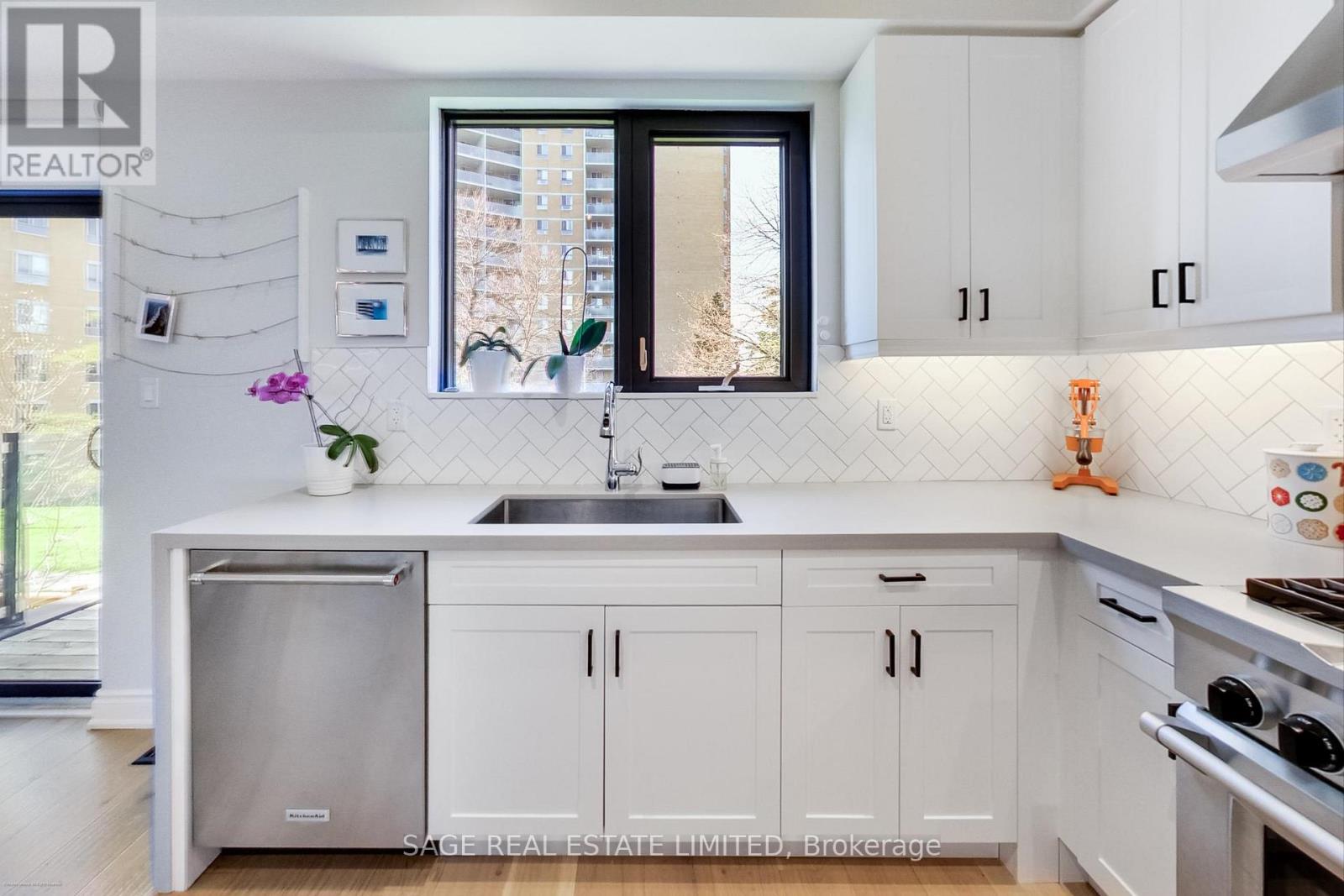 66 PONY FARM DRIVE, Toronto (Willowridge-Martingrove-Richview), Ontario, M9R0B3 — Photo 6