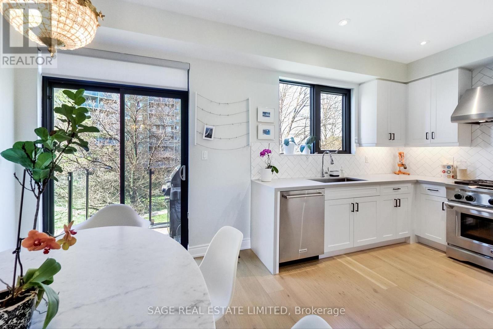 66 PONY FARM DRIVE, Toronto (Willowridge-Martingrove-Richview), Ontario, M9R0B3 — Photo 7