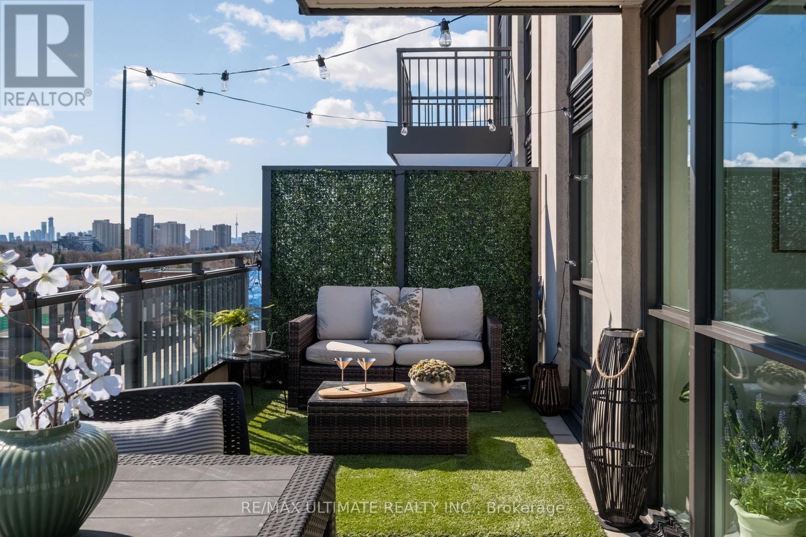 738 - 36 VIA BAGNATO, Toronto (Yorkdale-Glen Park), Ontario, M6A0B7 — Photo 2