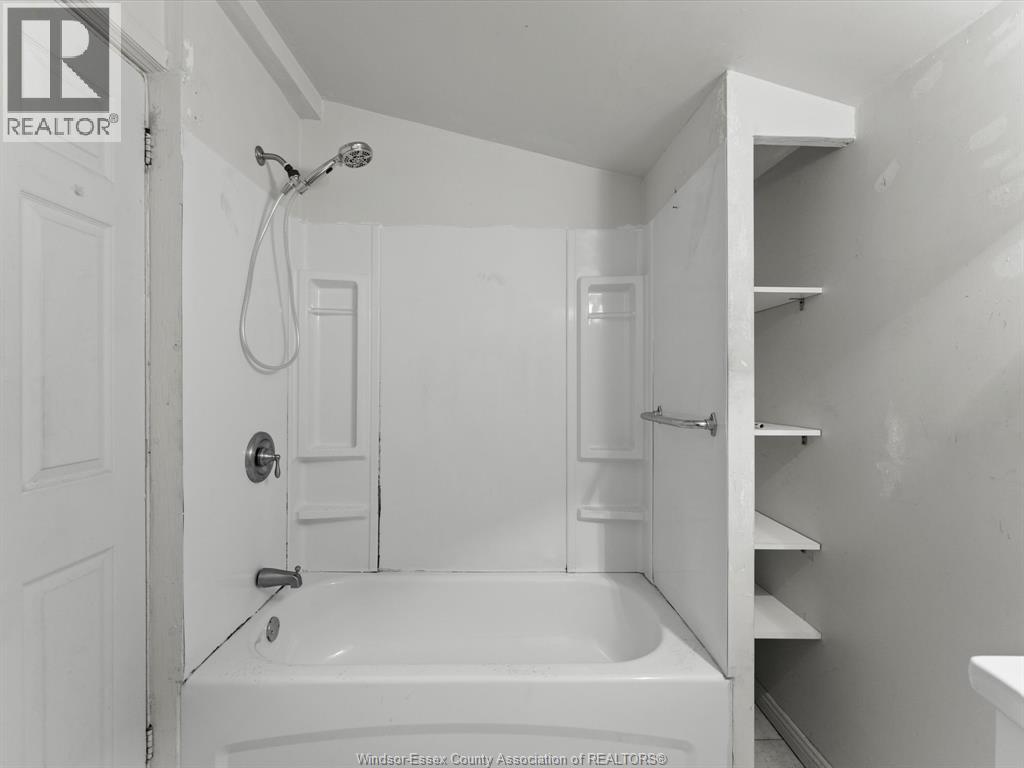 253 CURRY AVENUE, Windsor, Ontario, N9B2B4 — Photo 24