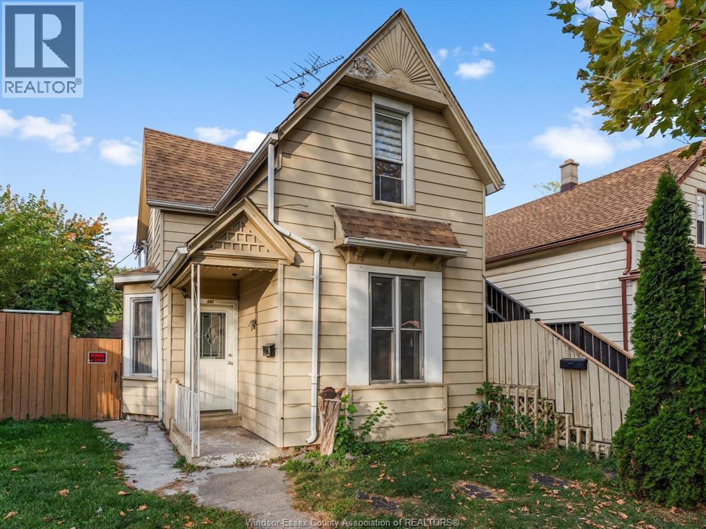 253 CURRY AVENUE, Windsor, Ontario, N9B2B4 — Photo 3