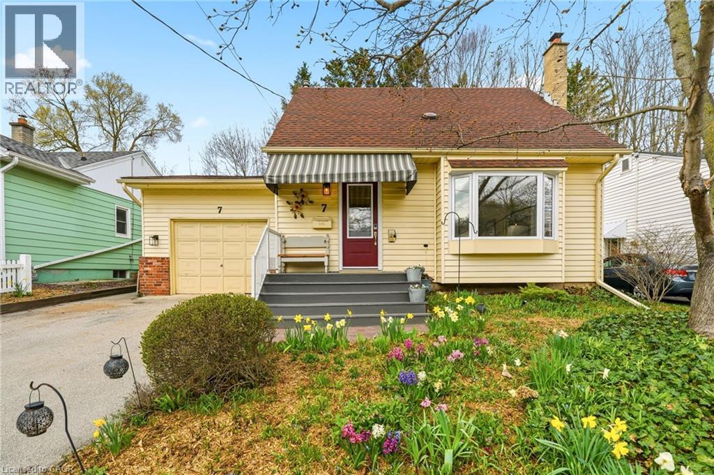 7 CENTRAL PARK Avenue, Dundas, Ontario, L9H2M5 — Photo 2