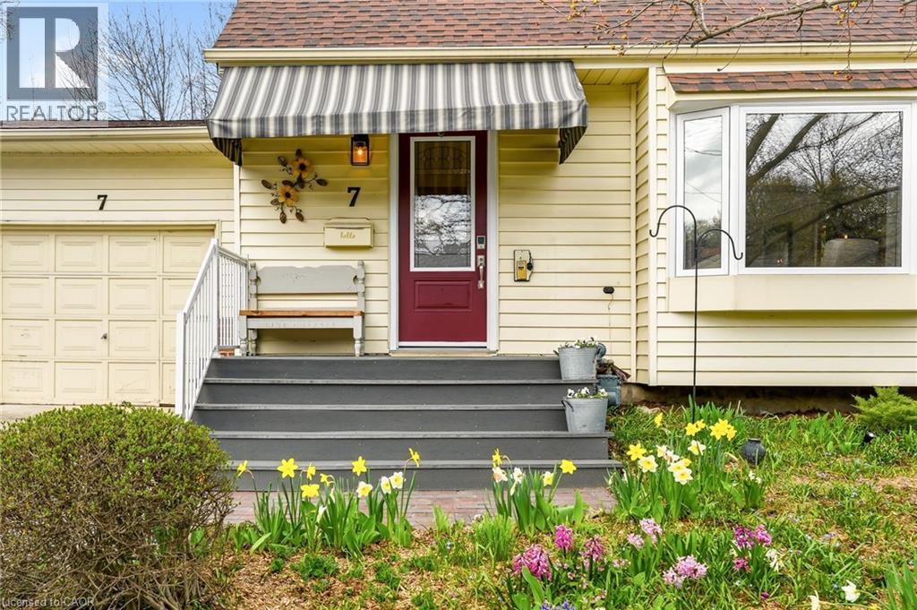 7 CENTRAL PARK Avenue, Dundas, Ontario, L9H2M5 — Photo 3