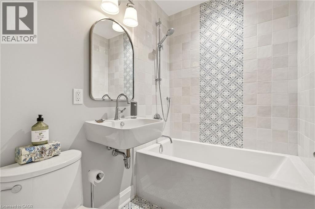 7 CENTRAL PARK Avenue, Dundas, Ontario, L9H2M5 — Photo 32