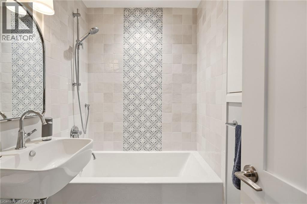 7 CENTRAL PARK Avenue, Dundas, Ontario, L9H2M5 — Photo 33