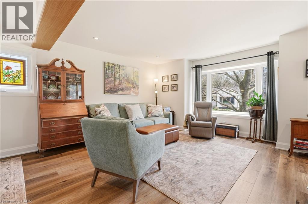 7 CENTRAL PARK Avenue, Dundas, Ontario, L9H2M5 — Photo 4