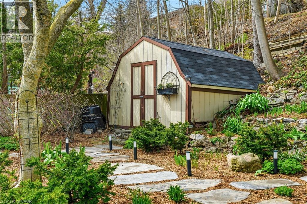 7 CENTRAL PARK Avenue, Dundas, Ontario, L9H2M5 — Photo 46