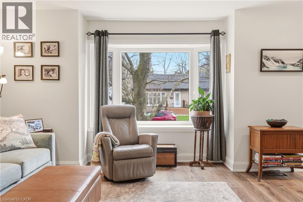 7 CENTRAL PARK Avenue, Dundas, Ontario, L9H2M5 — Photo 5