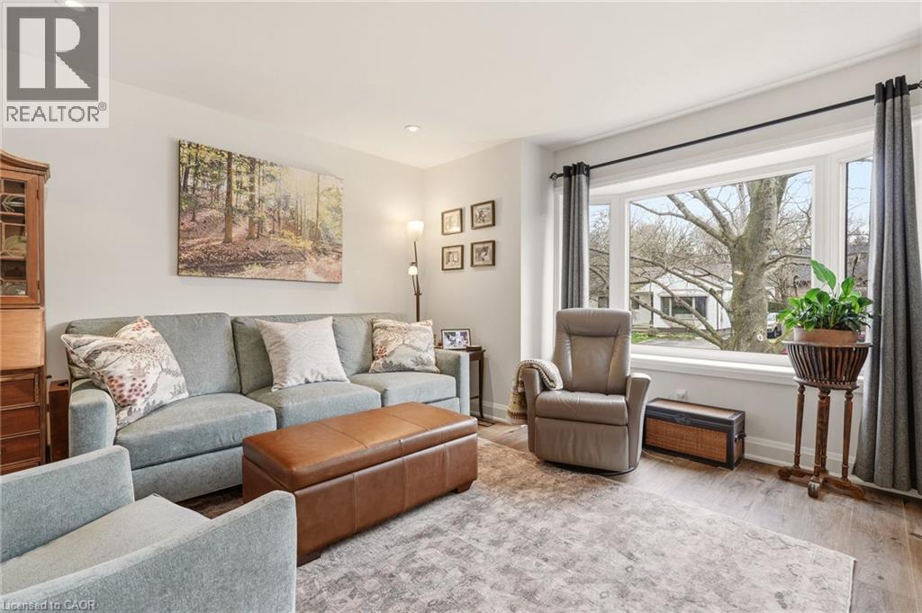 7 CENTRAL PARK Avenue, Dundas, Ontario, L9H2M5 — Photo 8