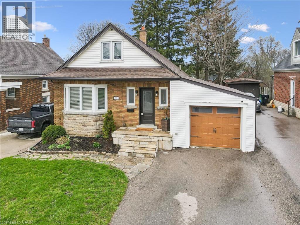 30 SHELDON Avenue N, Kitchener, Ontario, N2H3M2 — Photo 2