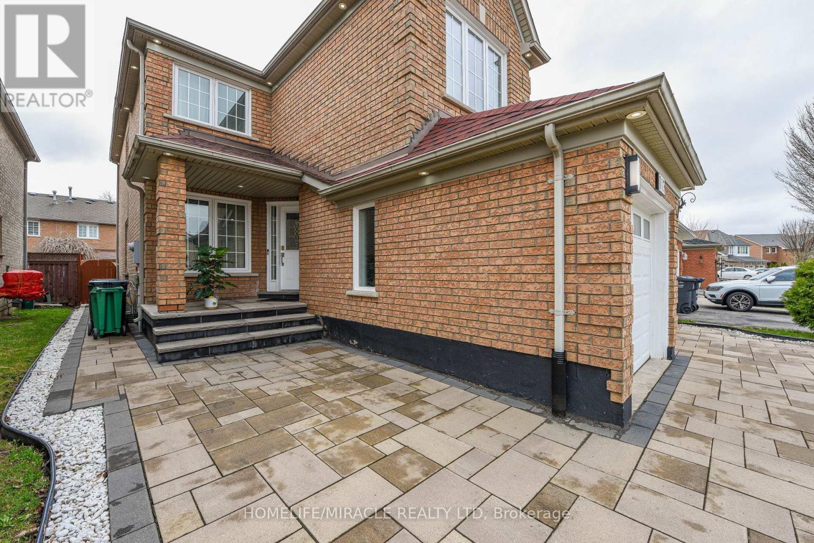 113 SECLUSION CRESCENT, Brampton (Sandringham-Wellington), Ontario, L6R1K8 — Photo 3