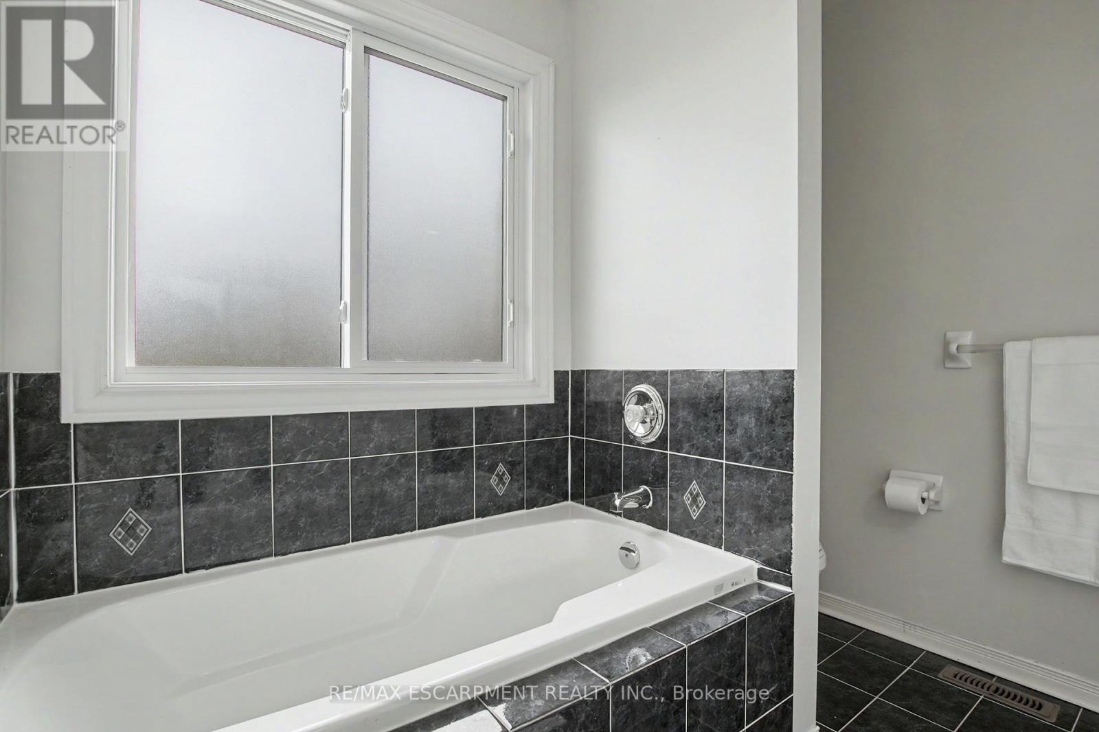 236 FITZGERALD CRESCENT, Milton (DE Dempsey), Ontario, L9T5Y4 — Photo 19