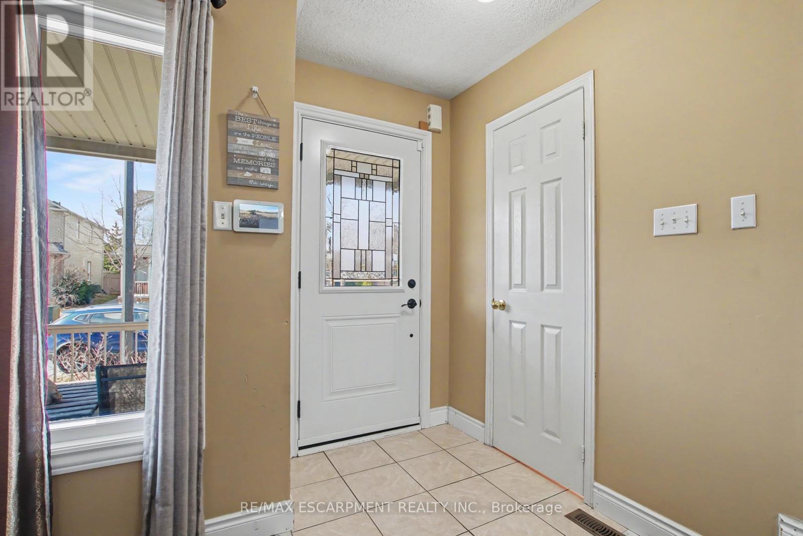 236 FITZGERALD CRESCENT, Milton (DE Dempsey), Ontario, L9T5Y4 — Photo 5