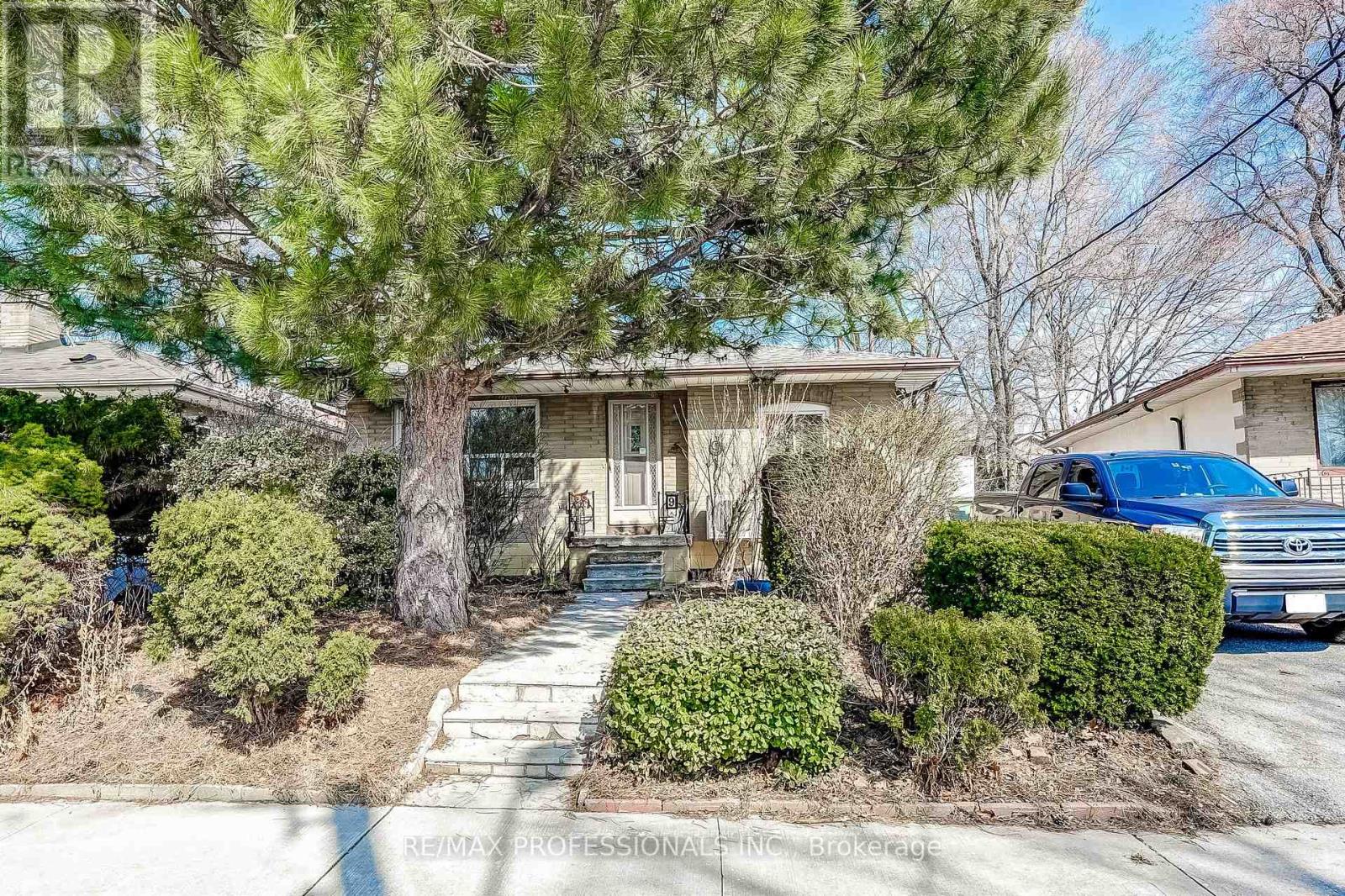 BSMT - 9 CASHMAN CRESCENT, Toronto (Rockcliffe-Smythe), Ontario, M6N4M6 — Photo 2