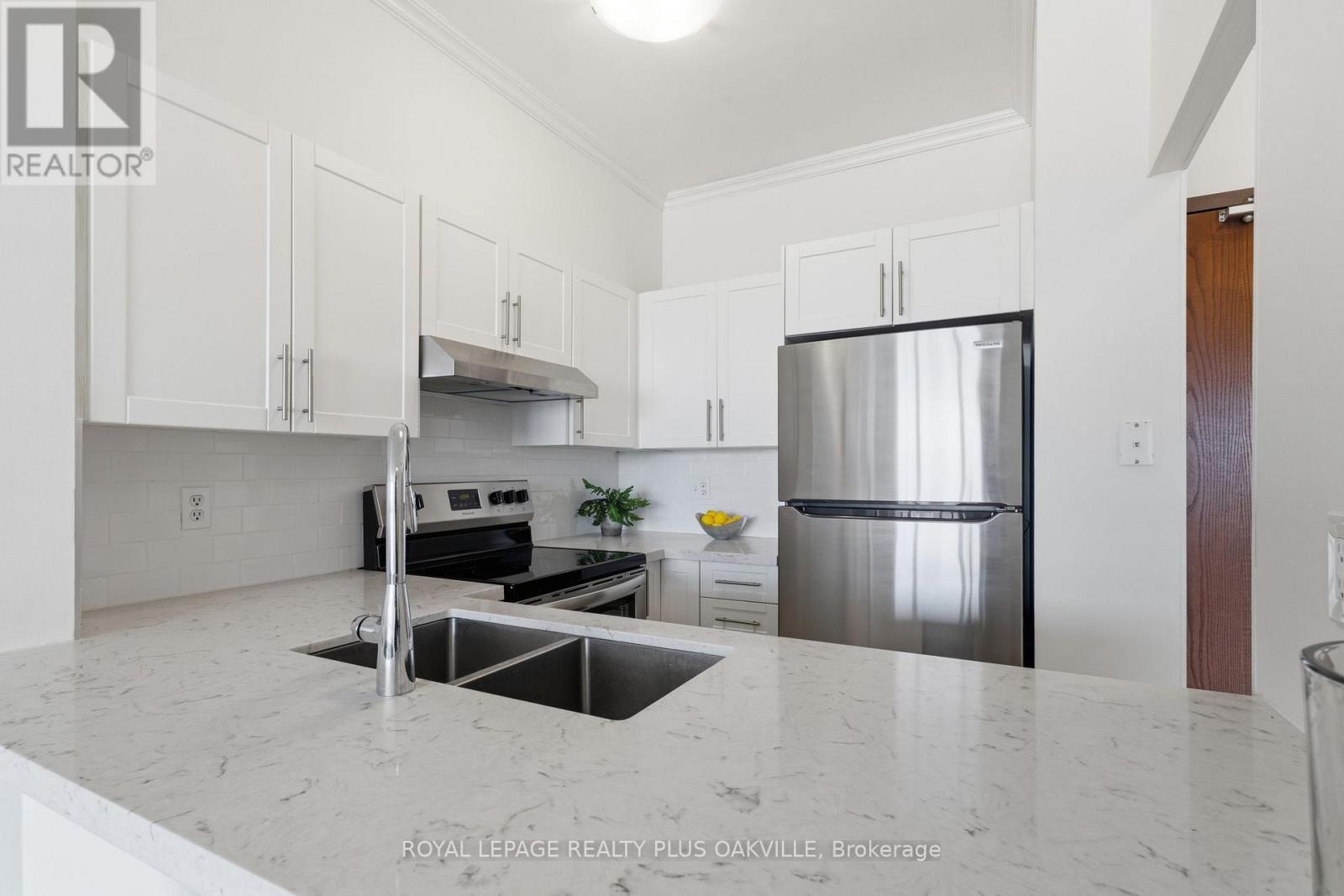 718 - 2511 LAKESHORE ROAD W, Oakville (BR Bronte), Ontario, L6L6L9 — Photo 12